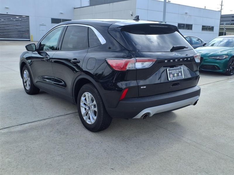 2021 Ford Escape SEImage 2