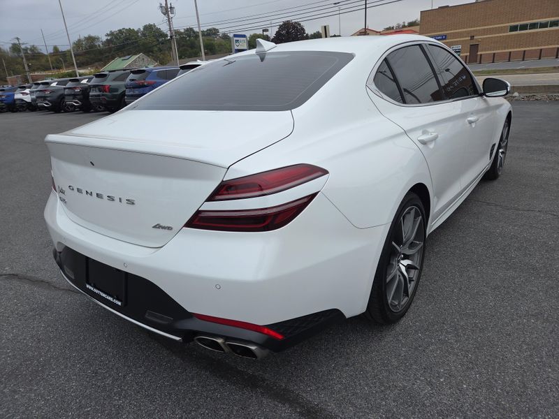 2022 Genesis G70 2.0T photo 3