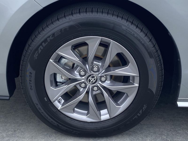 2024 Toyota Sienna LEImage 10