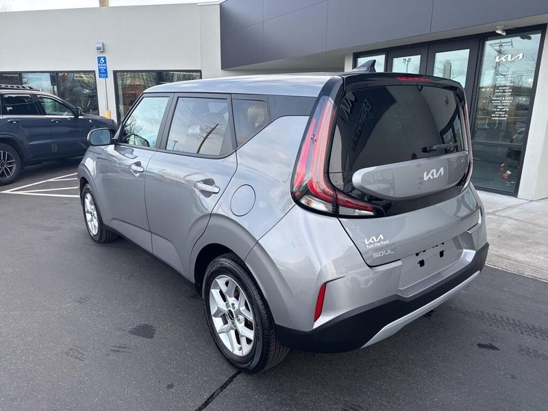 2023 Kia Soul LXImage 6