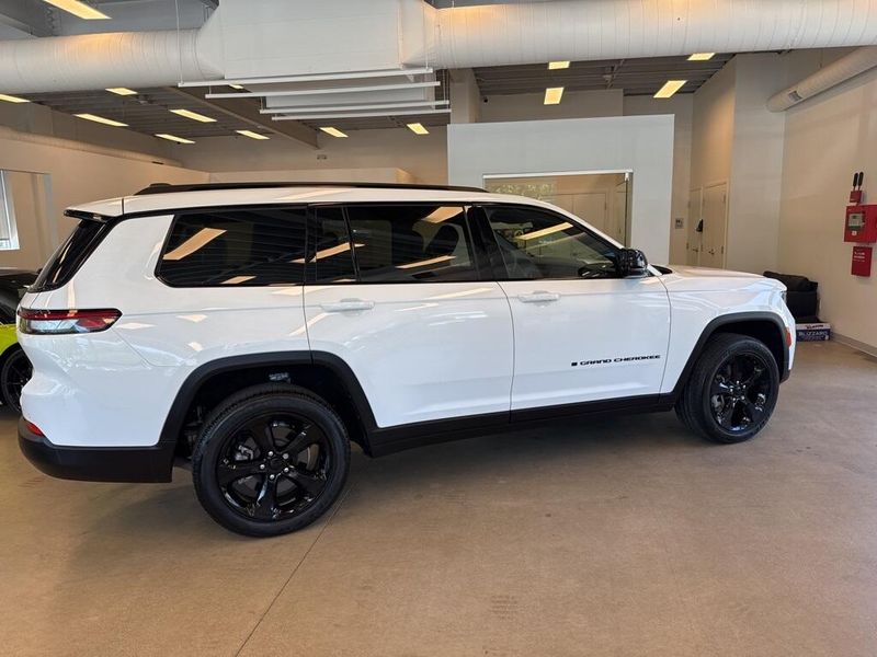 2022 Jeep Grand Cherokee L Altitude