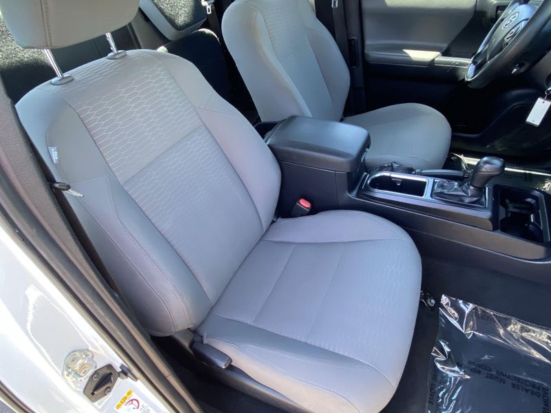 Used 2018 Toyota Tacoma Image 11