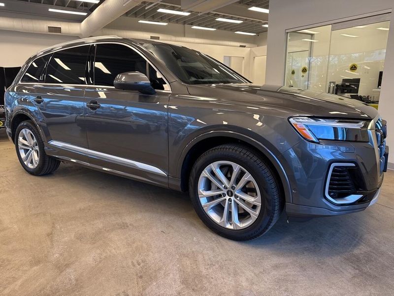 2025 Audi Q7 55 Premium PlusImage 1