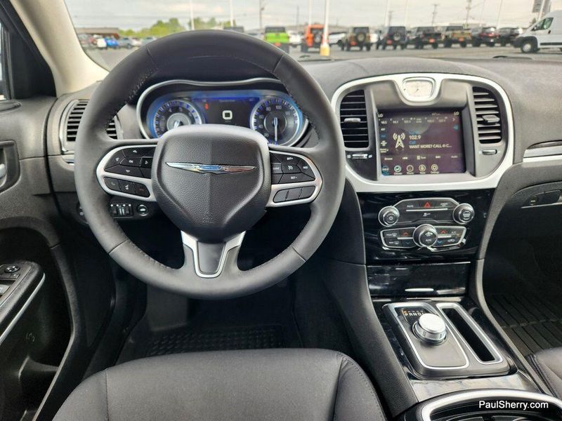 2023 Chrysler 300 Touring SportImage 31
