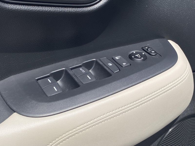 Used 2025 Honda HR-V LXImage 18