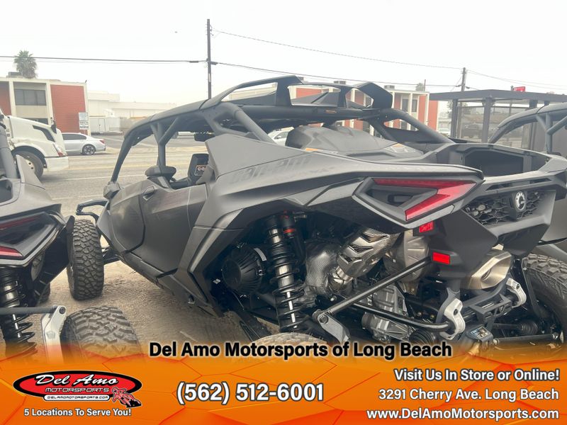 2025 Can-Am MAVERICK R MAX X RS 999T DCTImage 4