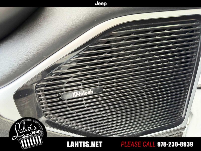 2022 Jeep Wagoneer Series III photo 28
