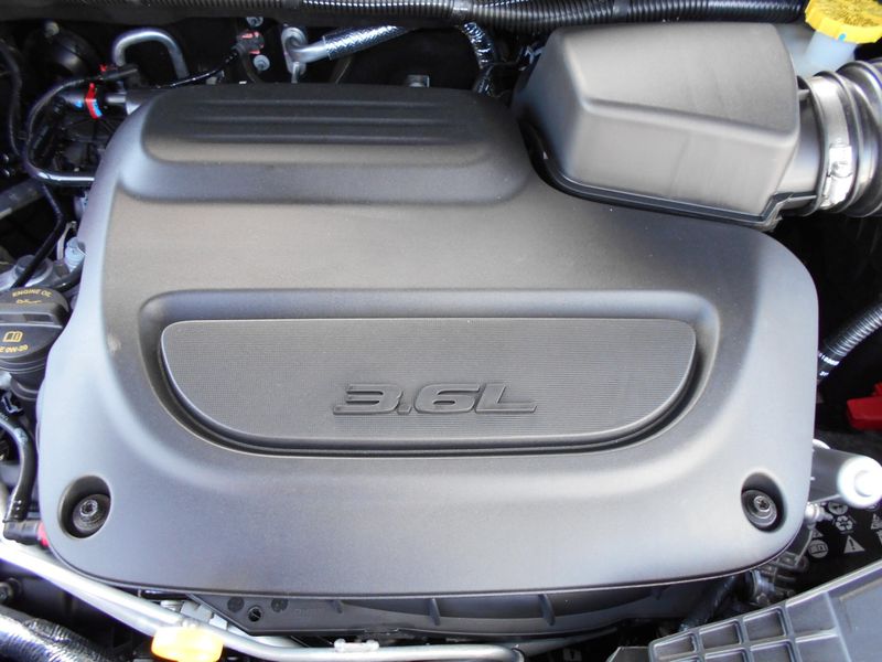 2025 Chrysler Voyager LxImage 5