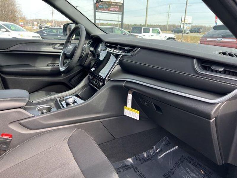 2025 Jeep Grand Cherokee Laredo X 4x4