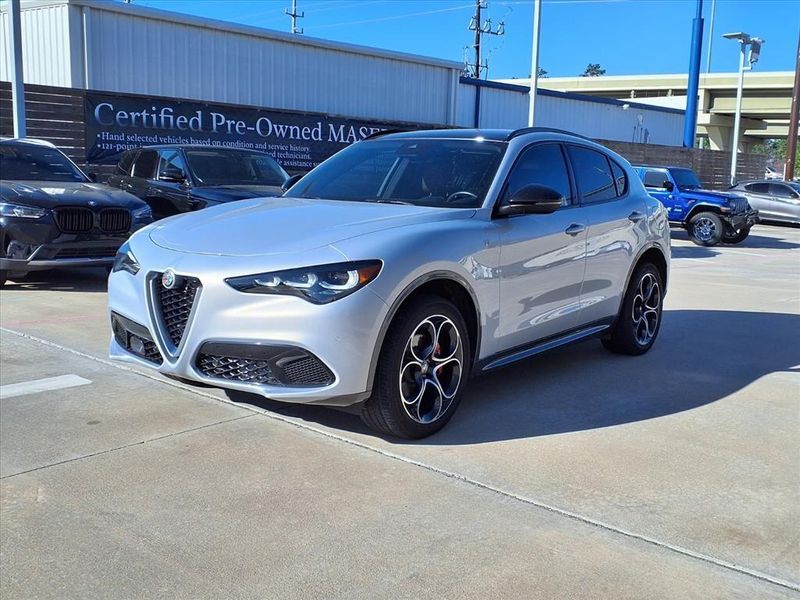 Used 2024 Alfa Romeo Stelvio TiImage 2