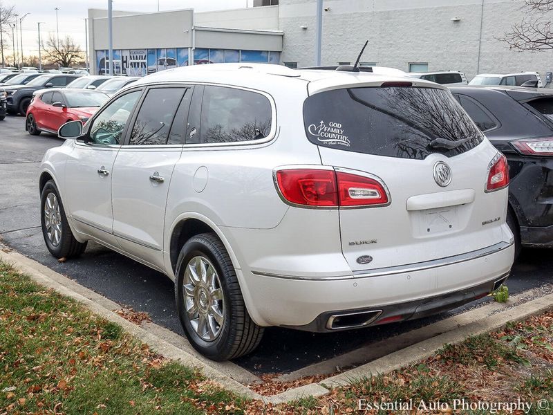 2017 Buick Enclave Leather photo 3