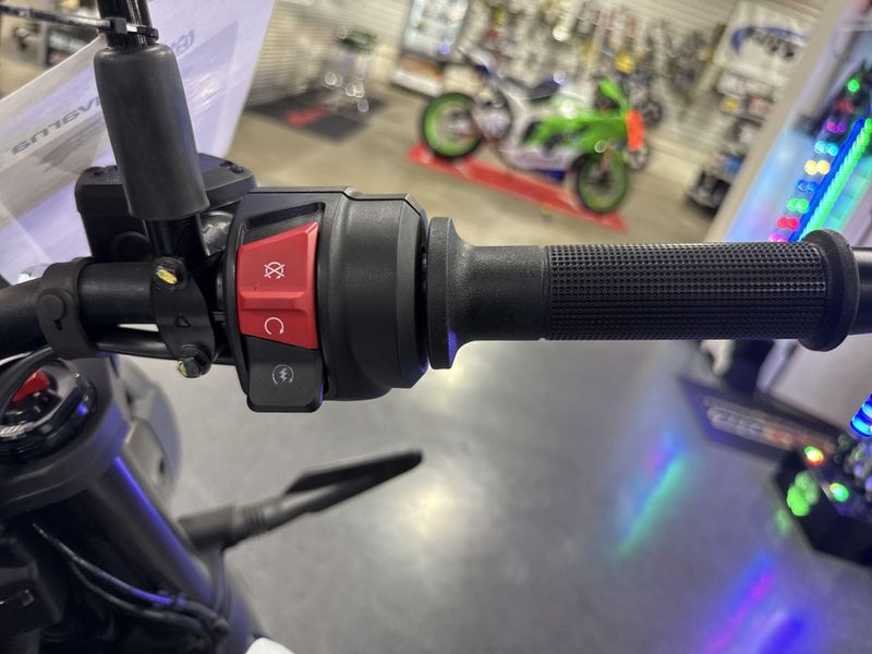 New 2024 Husqvarna VITPILEN 401 Image 18