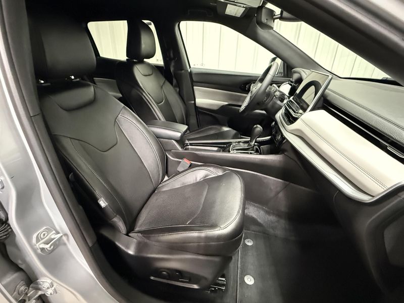 Used 2025 Jeep Compass LimitedImage 12