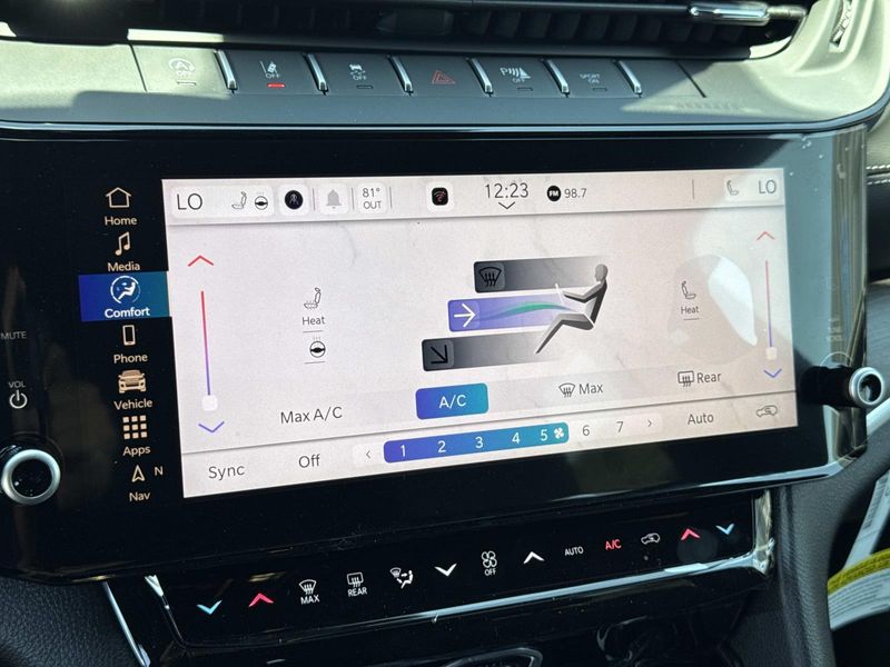 New 2026 Jeep Grand Cherokee Laredo Altitude 4x2