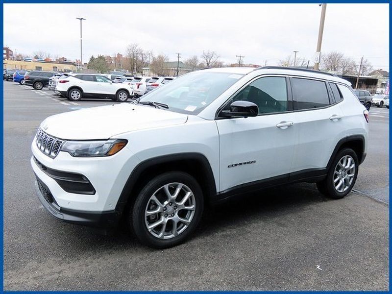 2024 Jeep Compass Latitude LuxImage 1