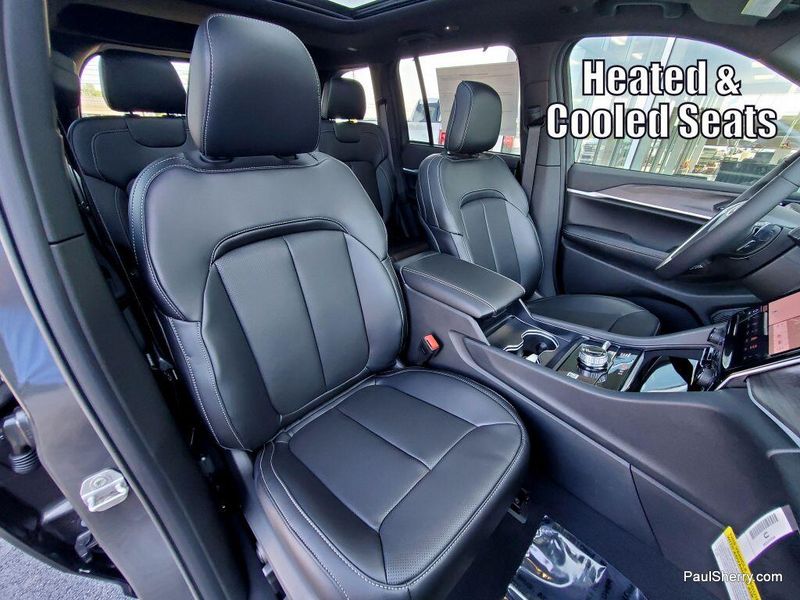 New 2025 Jeep Grand Cherokee Limited 4x4Image 2