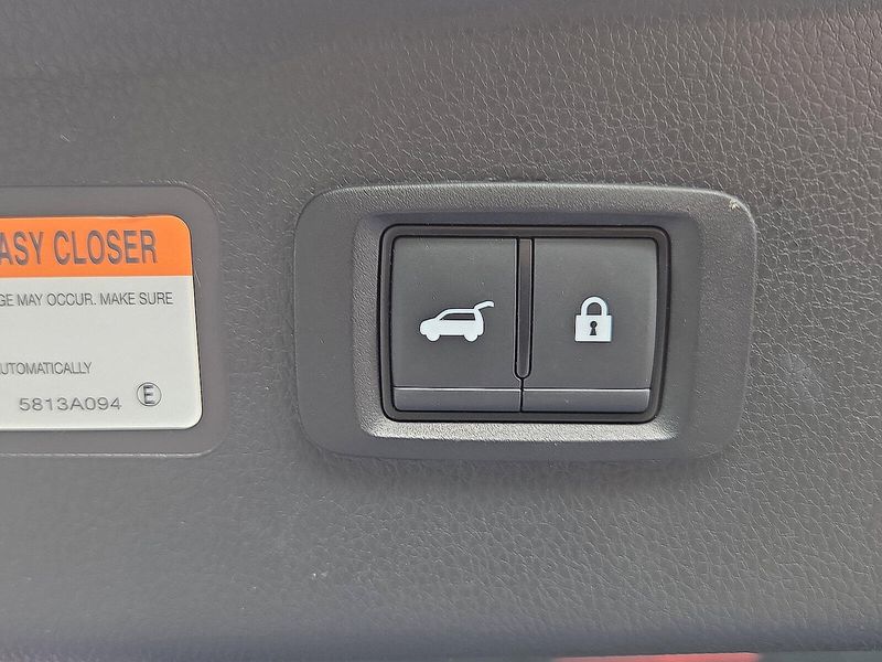 2024 Mitsubishi Eclipse Cross SE photo 39