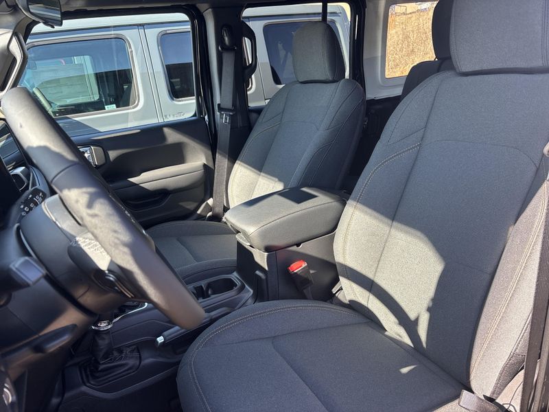 New 2026 Jeep Wrangler 4-door Sport SImage 23