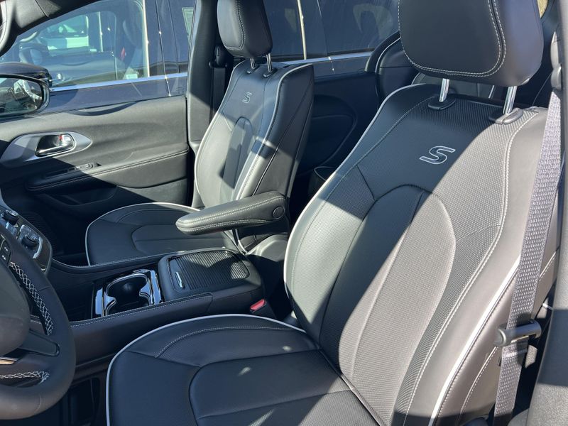 New 2026 Chrysler Pacifica LimitedImage 22
