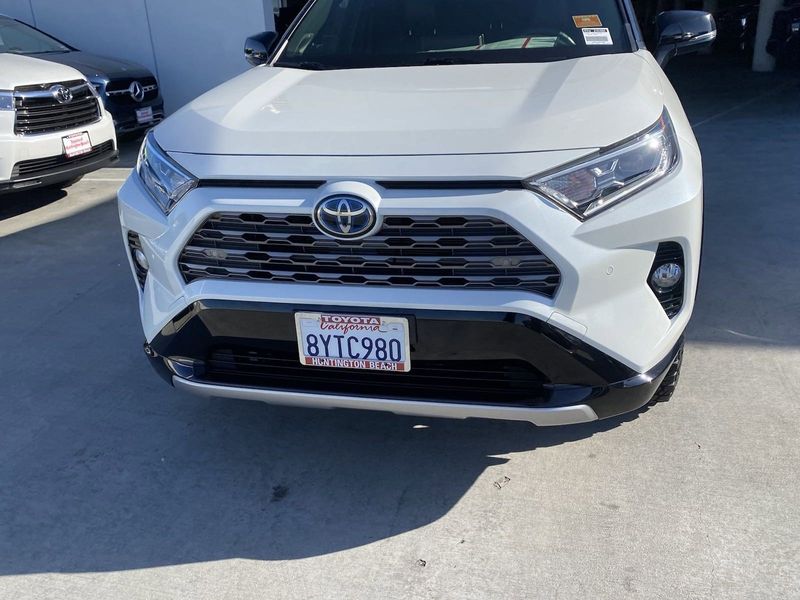 2021 Toyota RAV4 XSEImage 9