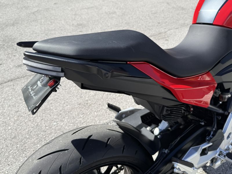 2024 BMW F 900 R Low