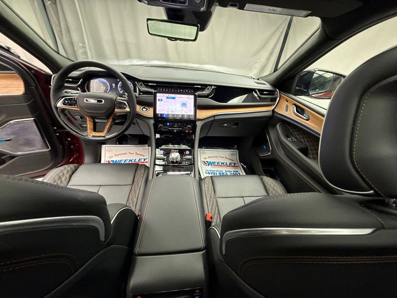 New 2025 Jeep Grand Cherokee L Summit Reserve 4x4Image 8