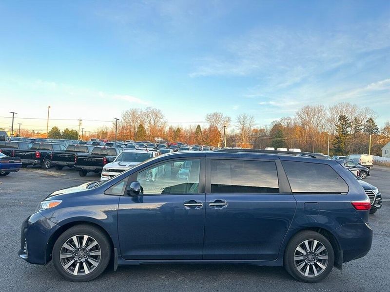 2019 Toyota Sienna XLE PremiumImage 10