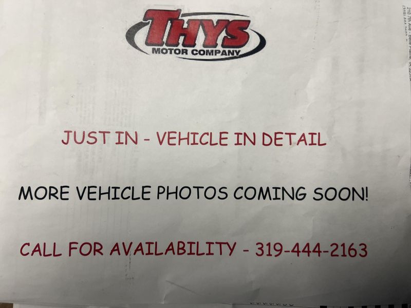 Used 2025 Jeep Grand Cherokee AltitudeImage 2