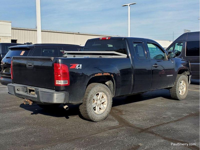 2011 Gmc Sierra 1500 SLE photo 2