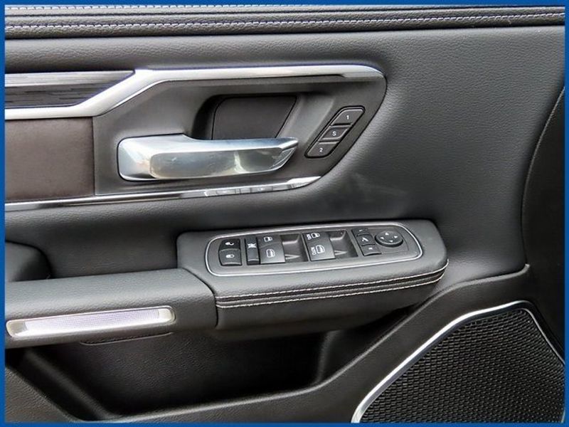 2023 RAM 1500 LaramieImage 11