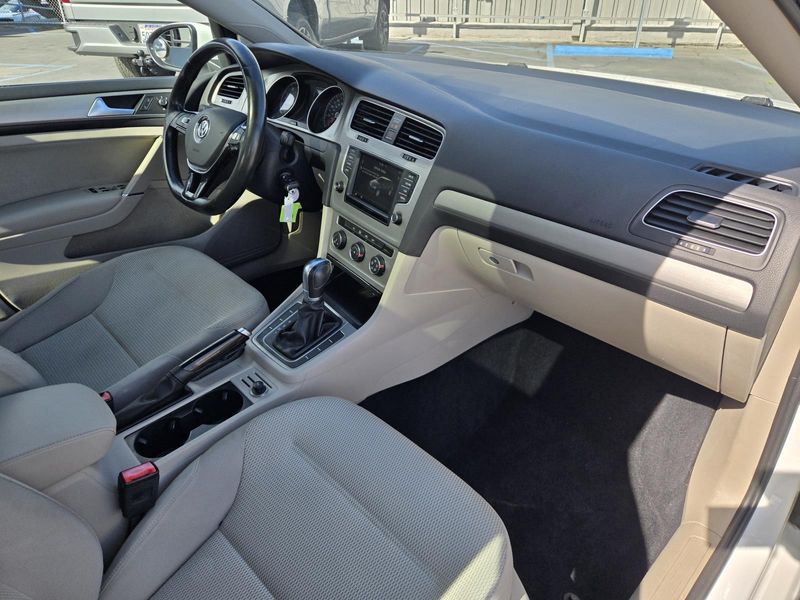 Used 2016 Volkswagen Golf 4dr HB Auto TSI S w/Sunroof
