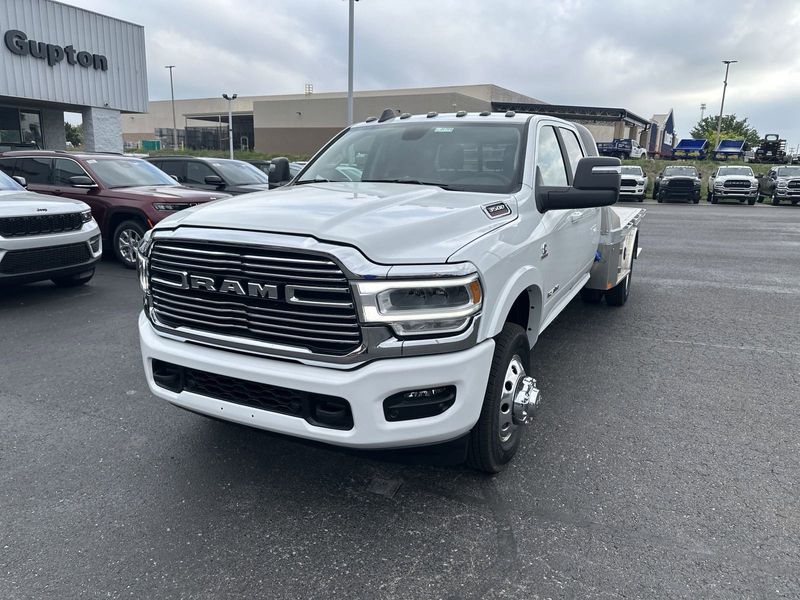 2024 RAM 3500 Laramie Crew Cab Chassis 4x4 60