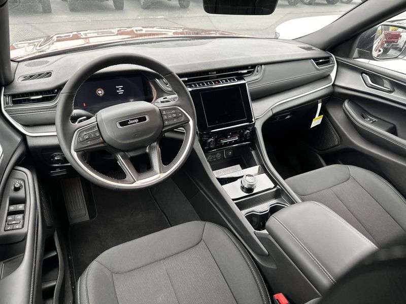 New 2025 Jeep Grand Cherokee L Laredo X 4x4Image 17