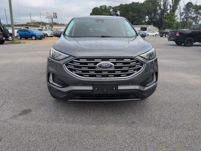 2022 Ford Edge TitaniumImage 2