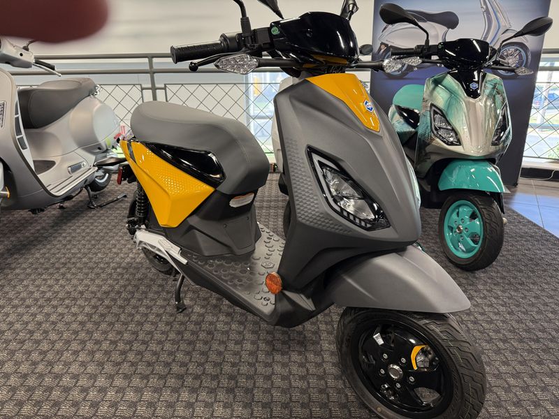 2022 PIAGGIO 1 ACTIVE in a SUNSHINEMIX GREY exterior color. Cross Country Powersports 732-491-2900 crosscountrypowersports.com 