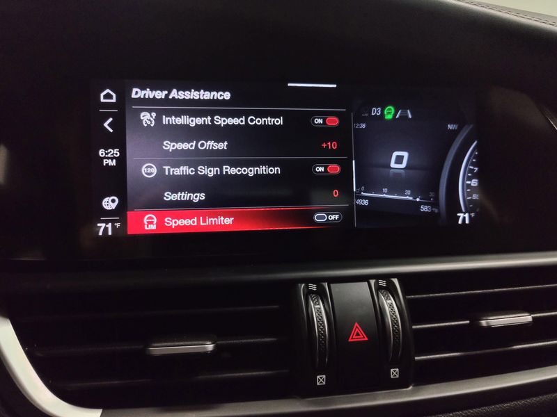 2022 Alfa Romeo Giulia Veloce Premium AWD w/Activ AsstImage 12
