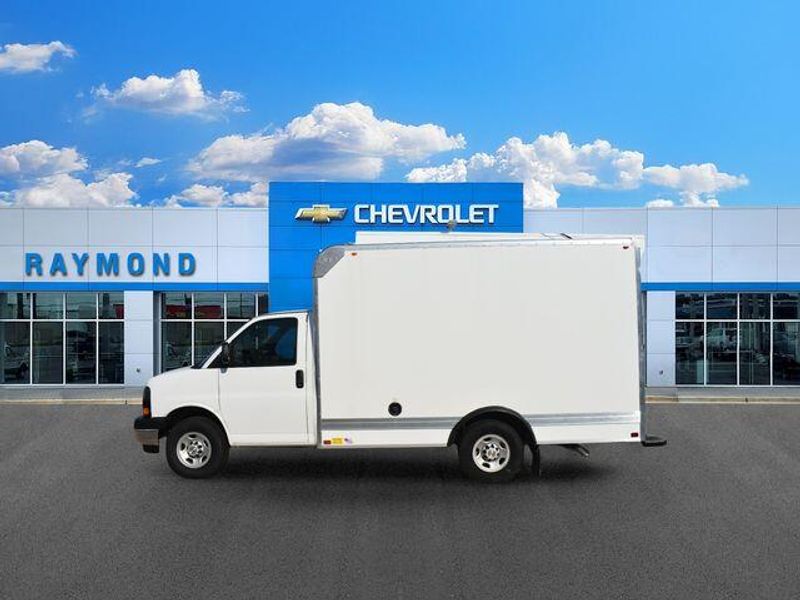 New 2026 Chevrolet Express 3500 Work VanImage 7