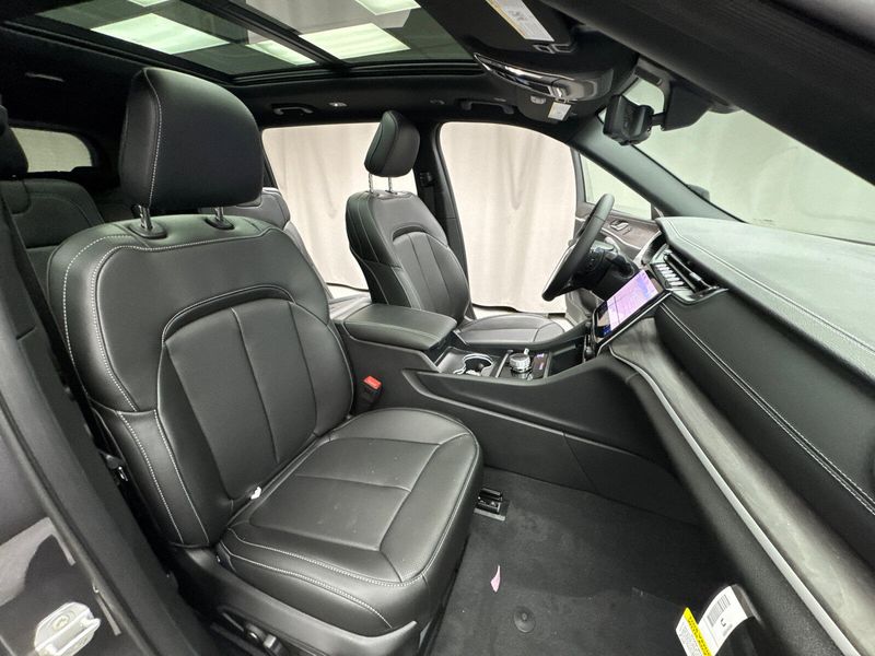 2025 Jeep Grand Cherokee L Limited 4x4Image 25