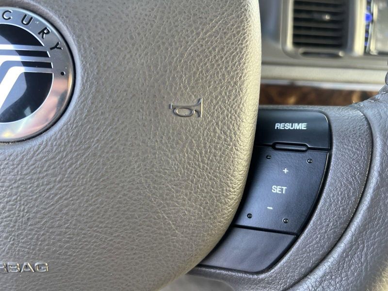 2010 Mercury Grand Marquis LSImage 12