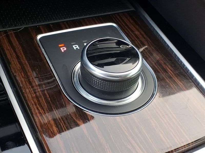 Used 2020 Jaguar F-PACE 25t PrestigeImage 25