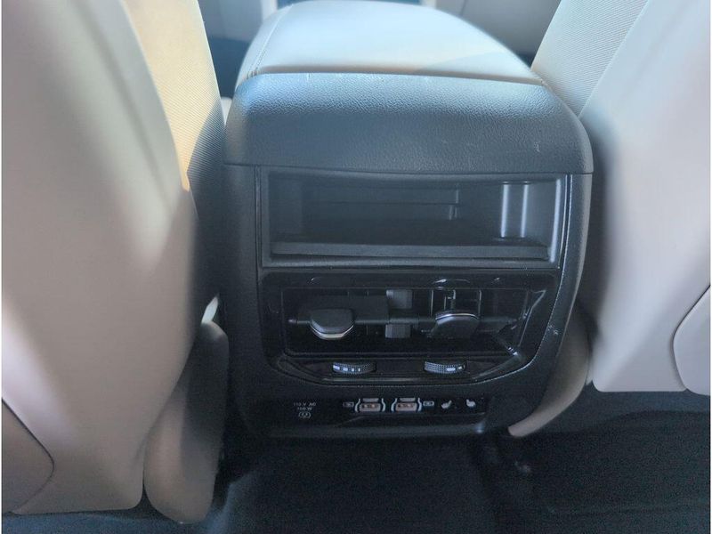 Used 2023 Jeep Grand Cherokee LimitedImage 34