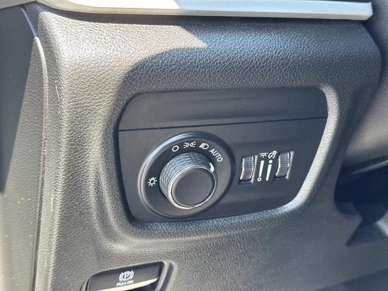Used 2023 Jeep Grand Cherokee Altitude 4x4