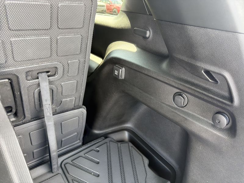 Used 2024 Jeep Grand Cherokee L LimitedImage 17