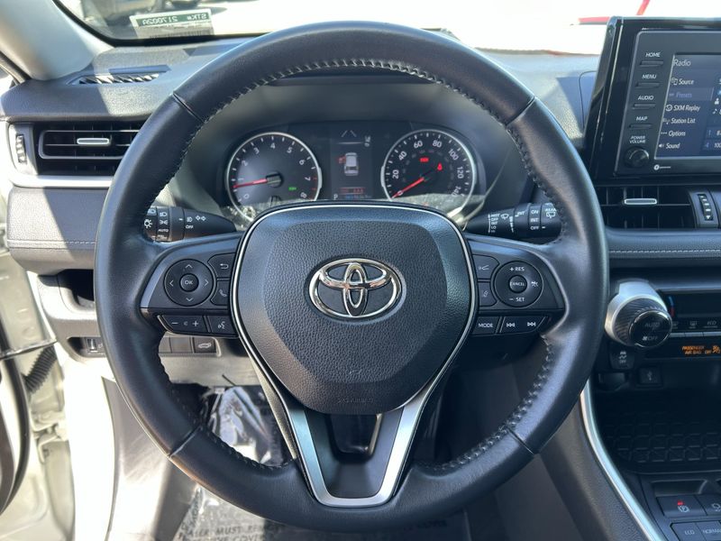 2022 Toyota RAV4 XLE PremiumImage 27