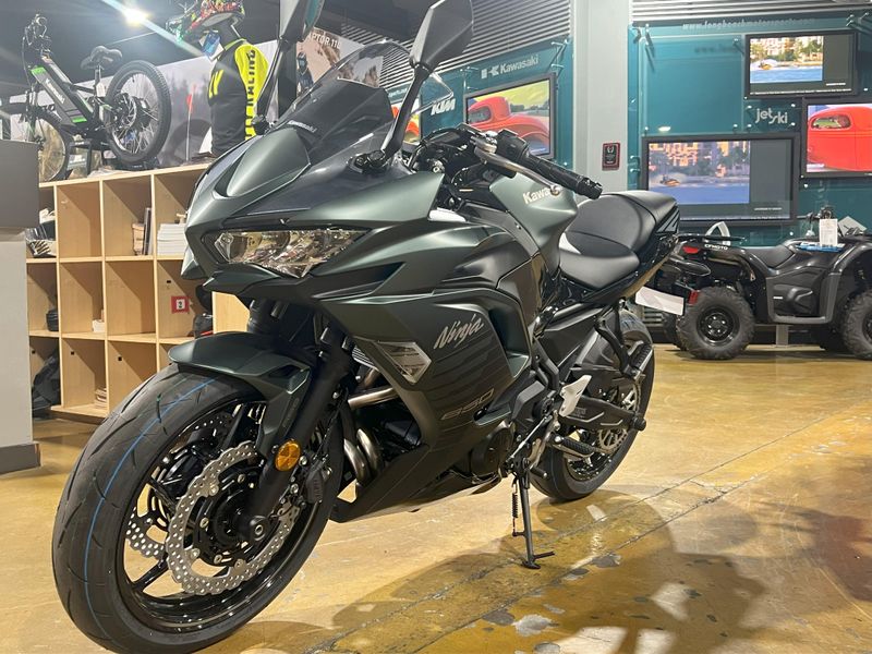 2025 Kawasaki NINJA 650 ABS Image 4
