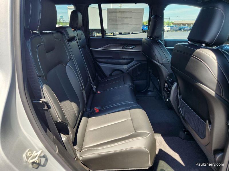 2025 Jeep Grand Cherokee Limited photo 42