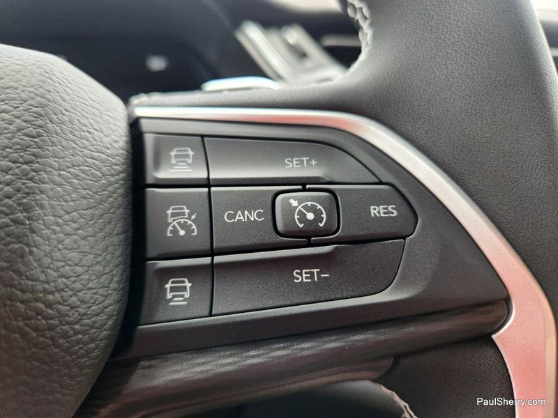 New 2025 Jeep Grand Cherokee Laredo 4x2Image 33