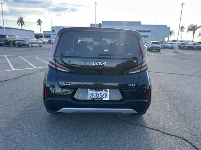 Used 2023 Kia Soul LXImage 4