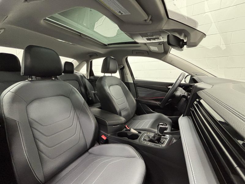 Used 2025 Volkswagen Jetta SELImage 12