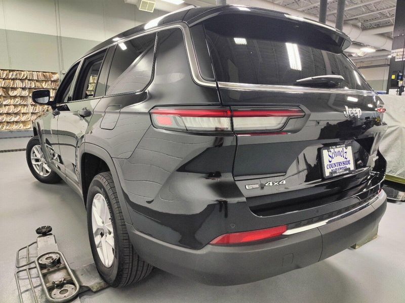 2023 Jeep Grand Cherokee L Laredo V6 4x4 w/Sunroof & Luxury TechImage 12